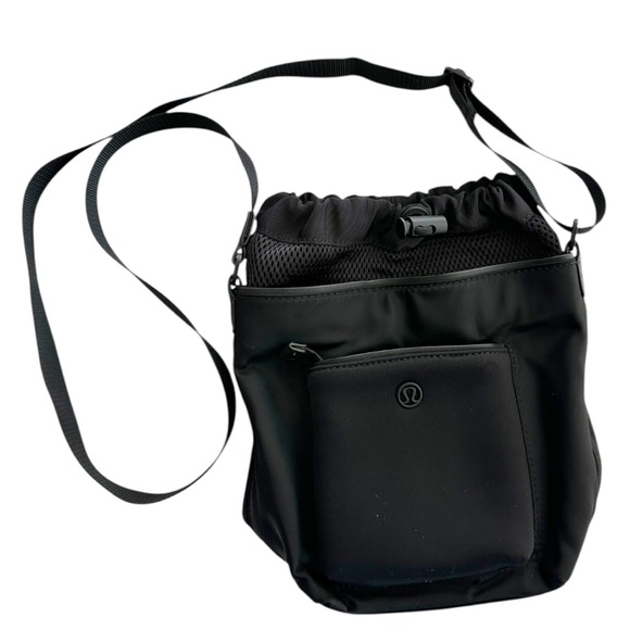 Lululemon • All Set Mini Bucket
Black - Picture 2 of 9